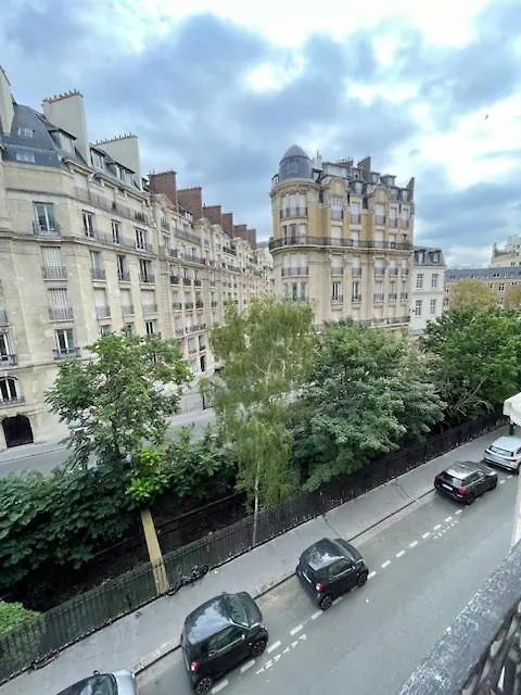 Madou Sall Lejlighed Paris